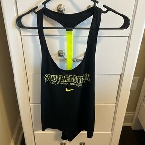 Southeastern dri-fit workout top size M